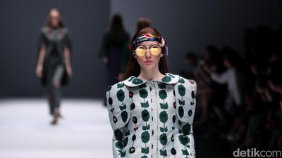 Foto: Koleksi Mel Ahyar First di Jakarta Fashion Week 2017