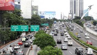 Suasana jalan di kawasan Pancoran, Jakarta Selatan, Jumat (16/12/2016) terlihat sudah dipasang pemagaran untuk dibangun flyover Pancoran sisi selatan, tepatnya di samping tol dalam kota arah Cawang menuju Jalan Gatot Subroto.