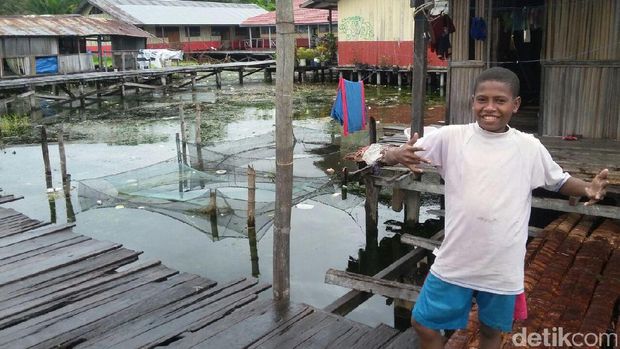 Anak-anak Desa Yoboi Papua senang akan ada listrik 24 dari PLN