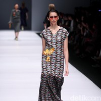 Koleksi terbaru Mel Ahyar First mengangkat tema Dark Blossom di Jakarta Fashion Week 2017. Senayan CIty. Jakarta. [Foto: Mohammad Abduh/Wolipop]