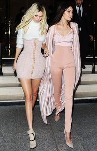 Kendall Jenner Ungkap 5 Fashion Tergila yang Pernah Ia Pakai di 2016