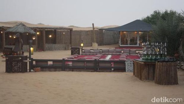  Salah satu sudut, tempat untuk shisha di Camp Arabian Adventures di gurun pasir (Afif/detikTravel)
