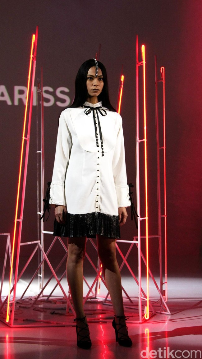 Pada koleksi terbarunya ini Stella Rissa mengangkat tema Rock and Rolla di IPMI Trend Show 2017. Senayan City. Jakarta. [Foto: Mohammad Abduh/Wolipop]