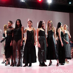 Desainer IPMI Rilis Trend Fashion 2019, Ivan Gunawan Ikut Pamer Koleksi Desainer IPMI Rilis Trend Fashion 2019, Ivan Gunawan Ikut Pamer Koleksi