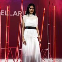 Pada koleksi terbarunya ini Stella Rissa mengangkat tema Rock and Rolla di IPMI Trend Show 2017. Senayan City. Jakarta. [Foto: Mohammad Abduh/Wolipop]