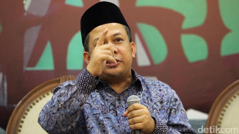 Gubernur Sulut Sempat Cegah Massa Penolak Fahri Hamzah Gubernur Sulut Sempat Cegah Massa Penolak Fahri Hamzah