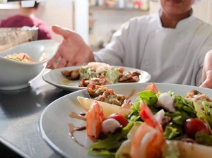 Keracunan Makanan, Pelanggan Ini Ancam akan Menulis Ulasan Buruk di TripAdvisor