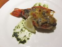 Santap Malam Natal dengan <i>Roasted Turkey</i> hingga <i>Baby Lobster Gratin</i> di 2 Resto Ini