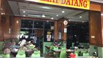 Lamaknyo Rendang Berbumbu Pekat Gurih di RM Padang Legendaris Ini