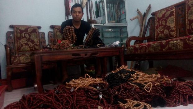 Manfaatkan Kayu Bekas Untuk Tasbih, Pria Ini Raup Untung Rp 30 Juta Perbulan