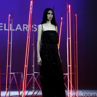 Pada koleksi terbarunya ini Stella Rissa mengangkat tema Rock and Rolla di IPMI Trend Show 2017. Senayan City. Jakarta. [Foto: Mohammad Abduh/Wolipop]