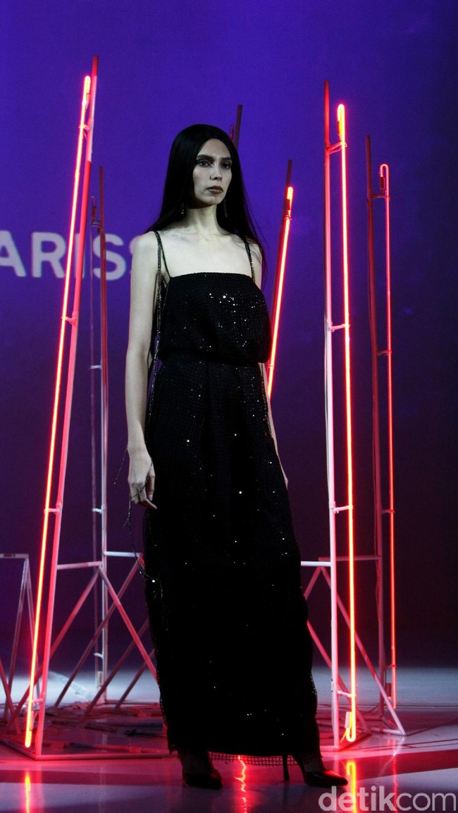 Pada koleksi terbarunya ini Stella Rissa mengangkat tema Rock and Rolla di IPMI Trend Show 2017. Senayan City. Jakarta. [Foto: Mohammad Abduh/Wolipop]