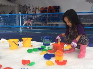 Ketika Salju Turun di Sudut Jakarta
