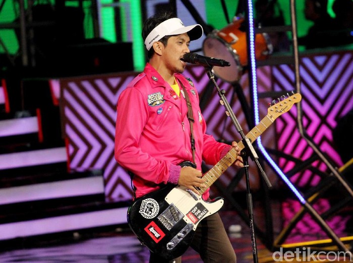Rocket Rockers saat tampil di HUT Transmedia.