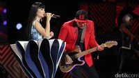 Zaskia Gotik tampil dengan busana bergaya unik. Pool/Ismail/detikFoto.