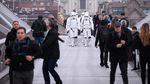 Awas, Stormtroopers Serang London