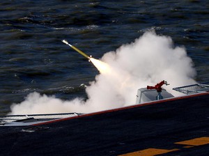 Pertama Kali, China Latihan Tembak dengan Amunisi Sungguhan dari Kapal Induk