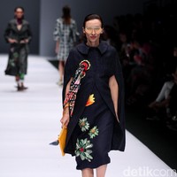 Koleksi terbaru Mel Ahyar First mengangkat tema Dark Blossom di Jakarta Fashion Week 2017. Senayan CIty. Jakarta. [Foto: Mohammad Abduh/Wolipop]