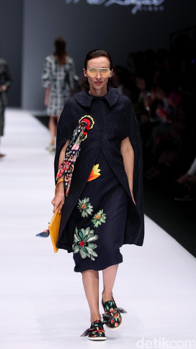Koleksi terbaru Mel Ahyar First mengangkat tema Dark Blossom di Jakarta Fashion Week 2017. Senayan CIty. Jakarta. [Foto: Mohammad Abduh/Wolipop]