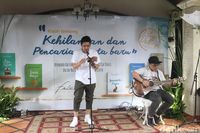 Desain Sampul Gambar Panda, Bernard Batubara Rilis Novel 'Elegi Rinaldo' 