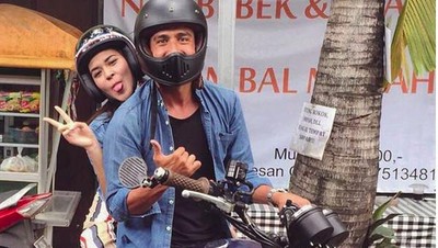 Hamish Daud dan Raisa Ojek-ojekan di Triumph Bonneville