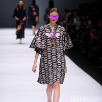 Koleksi terbaru Mel Ahyar First mengangkat tema Dark Blossom di Jakarta Fashion Week 2017. Senayan CIty. Jakarta. [Foto: Mohammad Abduh/Wolipop]