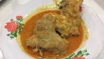 Lamaknyo Rendang Berbumbu Pekat Gurih di RM Padang Legendaris Ini