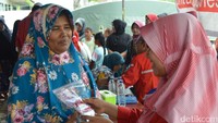 Berkolaborasi dengan Badan Nasional Penanggulangan Bencana, Pemerintah Aceh, dan LSM setempat, tim SAR PT HM Sampoerna Tbk. (Sampoerna) melakukan aksi tanggap bencana dengan menyediakan bantuan kebutuhan dasar dan layanan pemeriksaan kesehatan gratis di empat titik, yaitu kamp pengungsi Masjid Tuha, Masjid Ring, Ulim, dan Teungoh Musa, untuk meringankan beban para pengungsi yang kini berjumlah puluhan ribu jiwa.