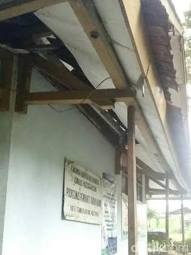 Bangunan Puskesmas di Mojokerto rusak