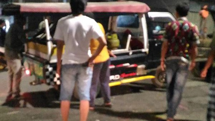 Mobil Tahu Bulat Tabrak Gerobak dan Pesepeda di Petogogan