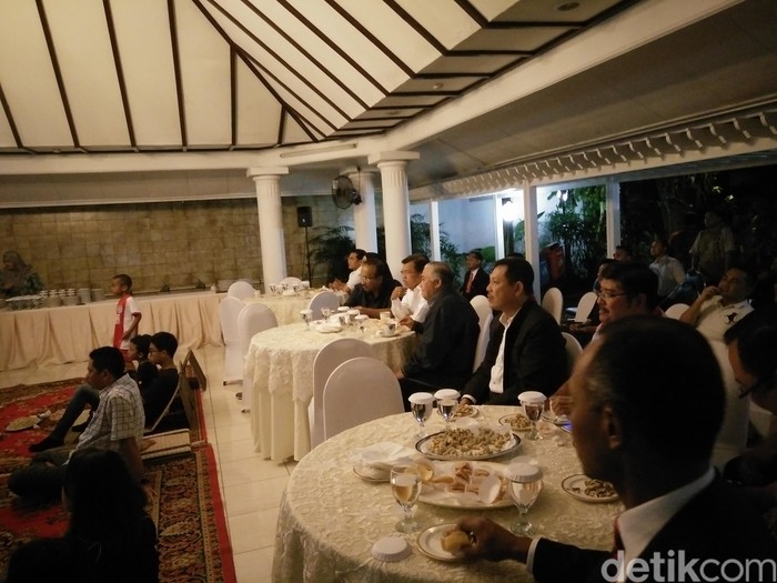 JK Nobar Indonesia vs Thailand Bersama RJ Lino di Rumah Dinas