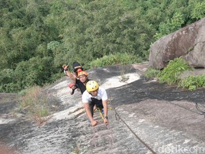 Long Weekend Ngeri-ngeri Seru di Via Ferrata Gunung Parang