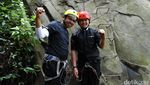 Kamu Bernyali? Coba Taklukan Via Ferrata Gunung Parang di Purwakarta