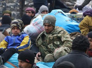 Di Tengah Dingin, Ribuan Warga Aleppo Masih Menunggu Dievakuasi