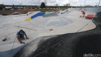 Fasilitas umum yang terdapat di lokasi bekas lokalisasi Kalijodo itu antara lain lapangan futsal, arena skateboard, lintasan sepeda dan peralatan fitness outdoor yang bisa digunakakan warga secara gratis, dan diperkirakan rampung pada akhir 2016.
