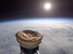 Ini Pertama Kali di Dunia Ada Potato Pie yang Berhasil Capai Lapisan Stratosfir Bumi
