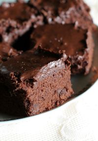 Nyamm! Malam Ini Enaknya Ngopi Plus Ngemil Brownies di Sini