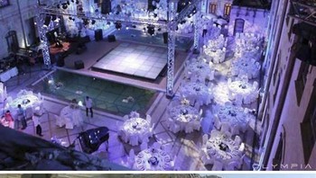 Perang ini terjadi sudah terjadi bertahun-tahun, namun kali ini lebih dahsyat dan menyorot perhatian dunia. Serangan ledakan lewat udara membuat kota ini menjadi hancur lebur. Foto: Olympia