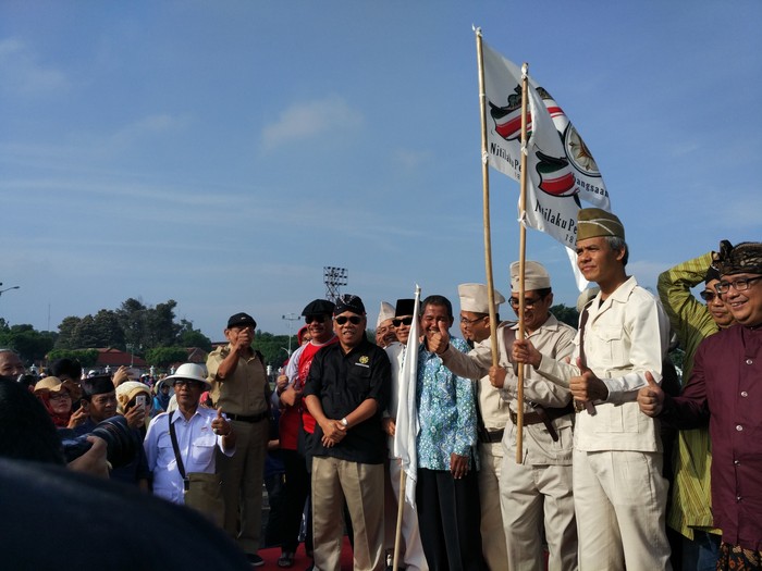 Dies Natalis ke-67 UGM, Alumni dan Mahasiswa Nitilaku dari Keraton ke Kampus