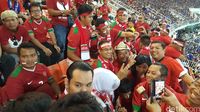 Ketika Anies Baswedan Menjadi Suporter 'Merah Putih' di Thailand