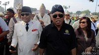Menteri Perhubungan Budi Karya Sumadi, Menteri Pekerjaan Umum dan Perumahan Rakyat (PUPR) Basuki Hadimuljono dan Gubernur Jawa Tengah Ganjar Pranowo mengikuti acara Nitilaku.