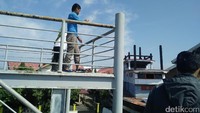 Perahu itu kini dikelola menjadi sebuah destinasi wisata yang diberi nama Boat di Atas Rumah. Wisatawan bisa melihat kapal ini dari dekat (Kartika/detikTravel)