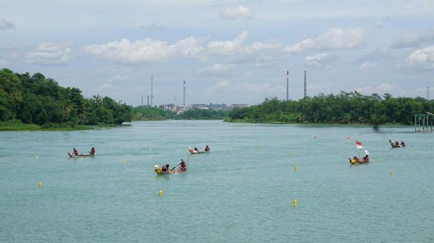 Keseruan Lomba Parahu Maung di Festival Walungan Cikao 2016