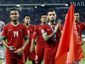 Dari Thailand Pakai Pesawat Hercules, Keluarga Timnas Sepakbola Tiba di Halim