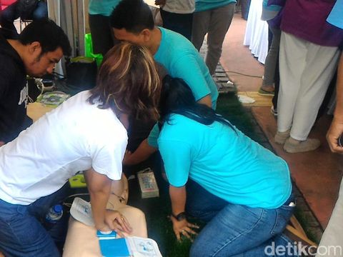 Wajib Tahu! Begini Penanganan Pertama pada Serangan Jantung Mendadak