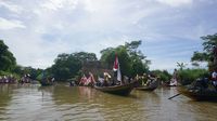 Keseruan Lomba Parahu Maung di Festival Walungan Cikao 2016