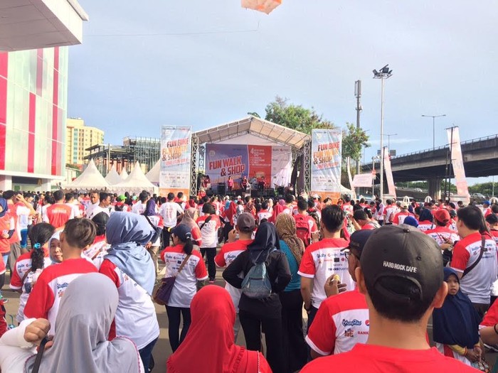 Jalan Sehat di Acara Fun Walk Bersama Transmart Carrefour