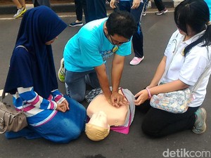 Wajib Tahu! Begini Penanganan Pertama pada Serangan Jantung Mendadak