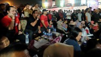 Rano Karno nobar bersama warga. Pool/dok Timses Rano Karno.