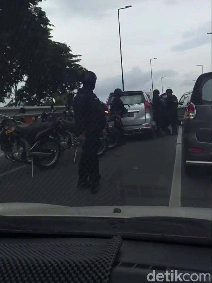 Ini Cerita di Balik Video Aksi Brimob di Flyover Mayangkara